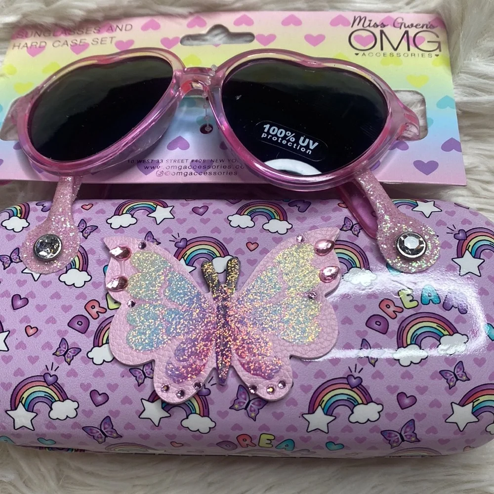 Miss Gwen’s OMG Accessories Pink Heart Sunglasses Hard Case Set